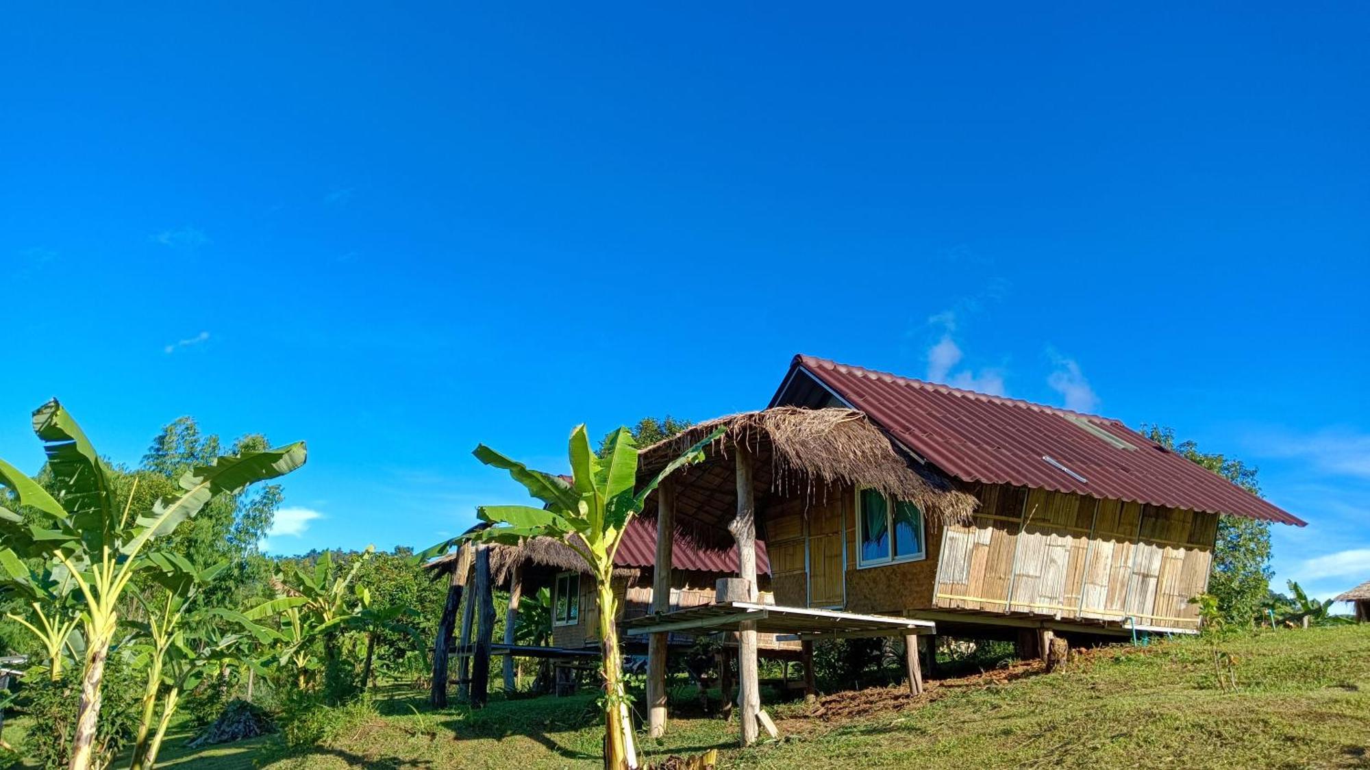 ไร่นิธิสุนทร Nithisoonthon Farmstay Mae Hong Son Exterior foto