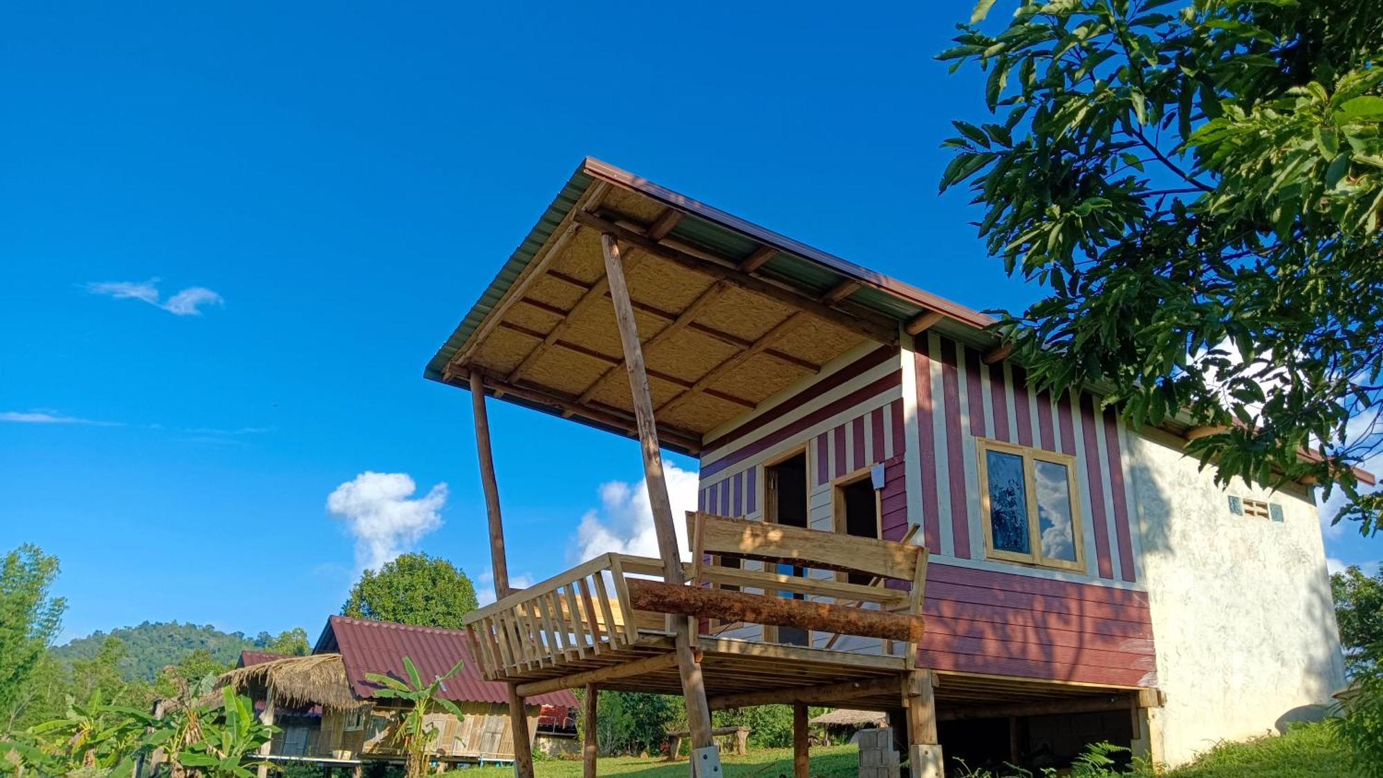 ไร่นิธิสุนทร Nithisoonthon Farmstay Mae Hong Son Exterior foto