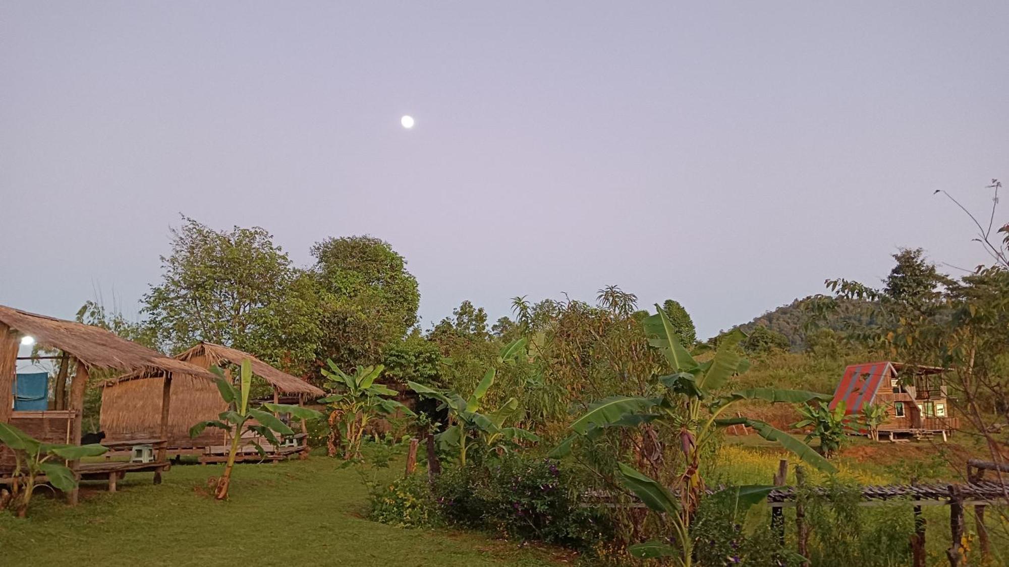 ไร่นิธิสุนทร Nithisoonthon Farmstay Mae Hong Son Exterior foto