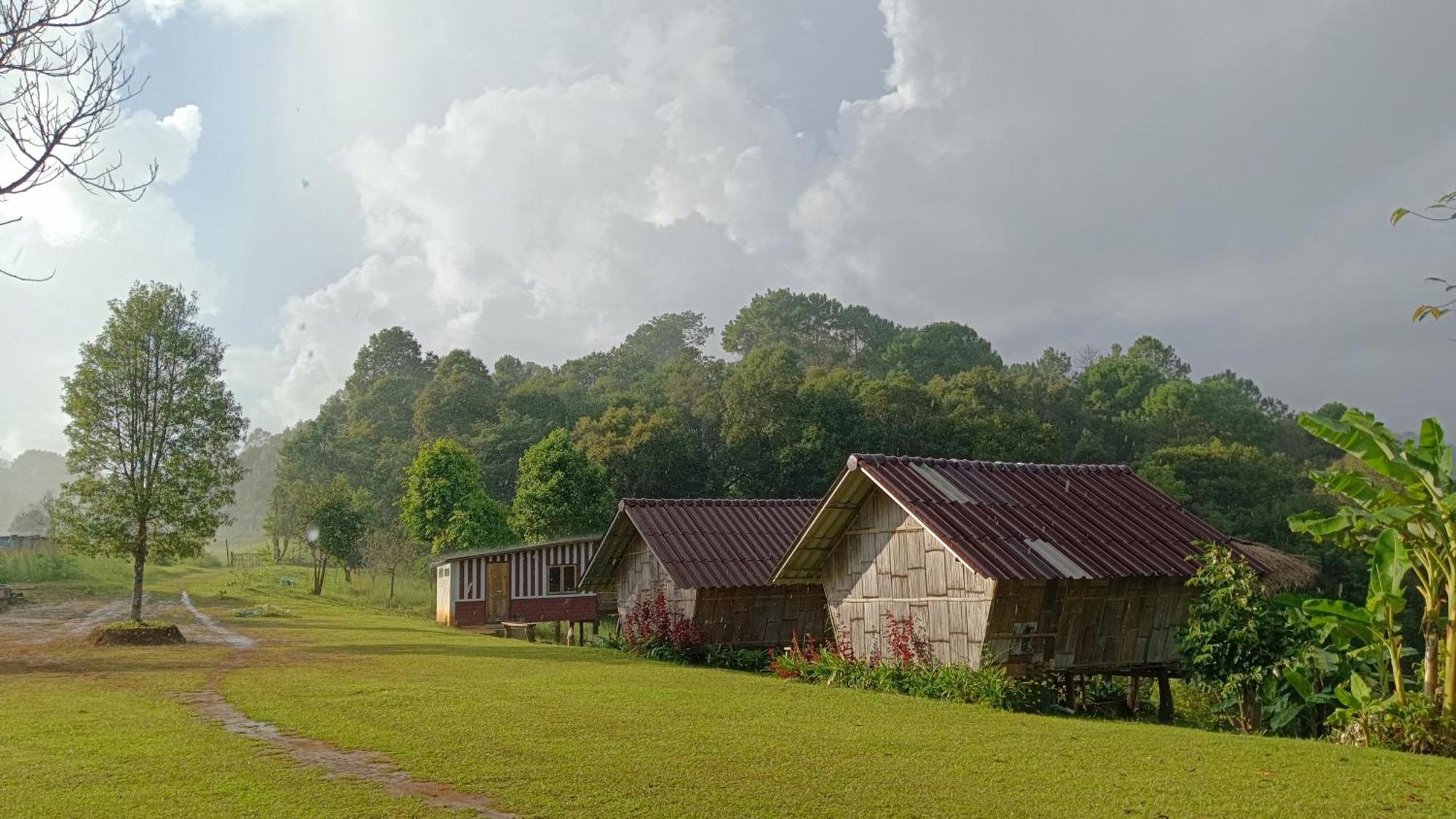 ไร่นิธิสุนทร Nithisoonthon Farmstay Mae Hong Son Exterior foto