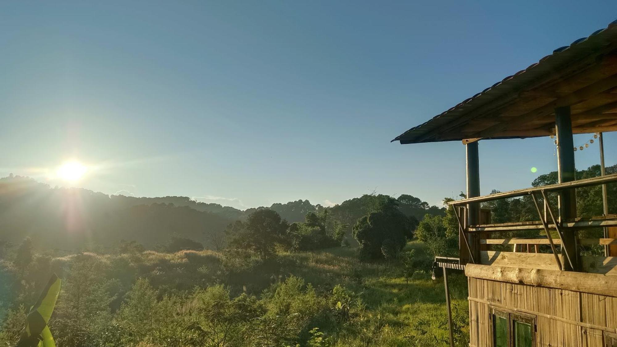 ไร่นิธิสุนทร Nithisoonthon Farmstay Mae Hong Son Exterior foto